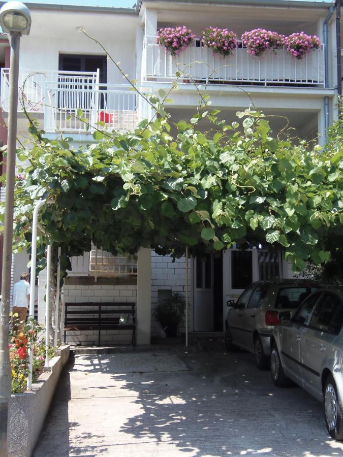 Apartments Lana Pula Bagian luar foto