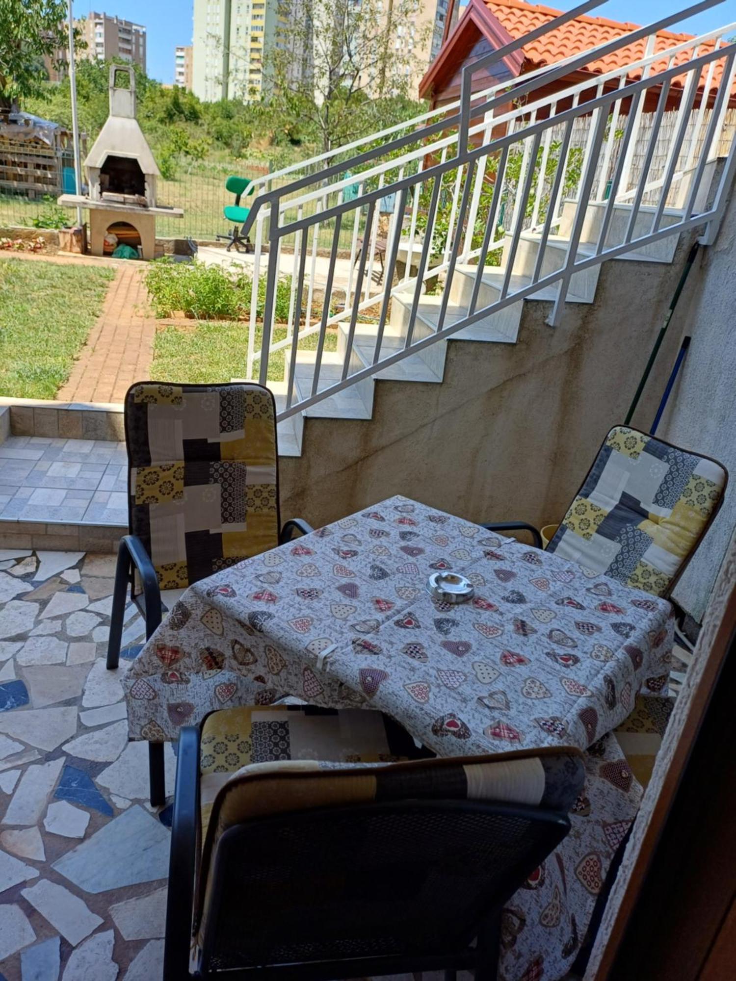 Apartments Lana Pula Bagian luar foto