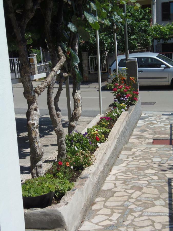 Apartments Lana Pula Bagian luar foto